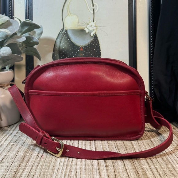 ❤️SOLD❤️Vintage Coach NYC Red Camera Bag 9760 - Picture 2 of 10